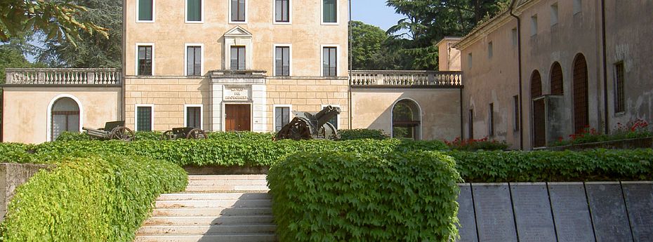 esterno-di-Villa-Guiccioli---sede-del-Museo-del-Risorgimento.jpg